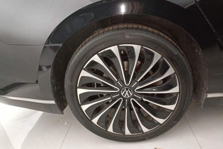 Used Volkswagen Phideon 2021 380TSI Prestige Edition Right Rear Wheel Hub