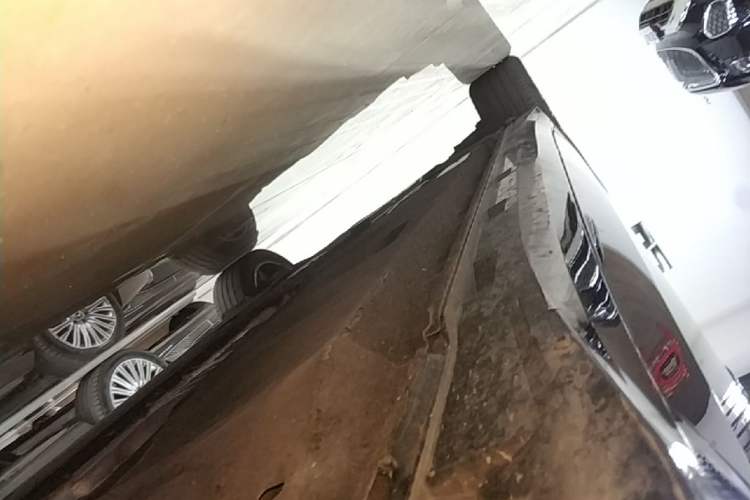 Used Volkswagen Phideon 2021 380TSI Luxury Edition Right Side Sill