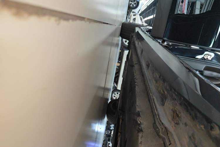 Used Volkswagen Phideon 2021 380TSI Prestige Edition Right Side Sill