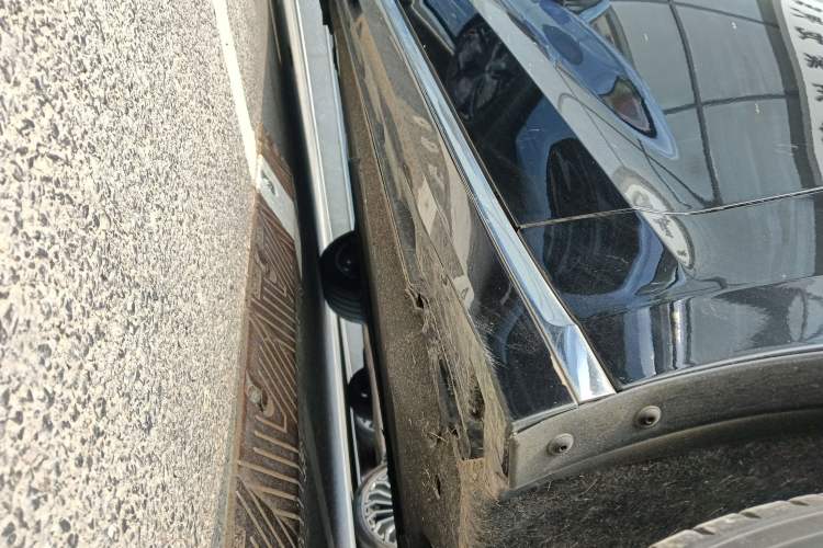 Used Volkswagen Phideon 2021 380TSI Luxury Edition Right Side Sill