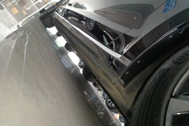 Used Volkswagen Phideon 2021 380TSI Prestige Edition Right Side Sill