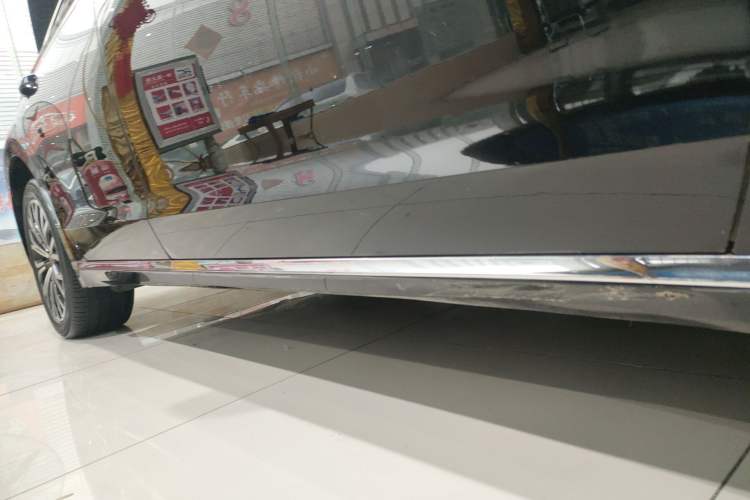 Used Volkswagen Phideon 2021 380TSI Luxury Edition Right Side Sill
