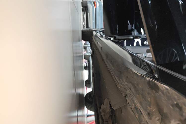 Used Volkswagen Phideon 2021 380TSI Luxury Edition Right Side Sill