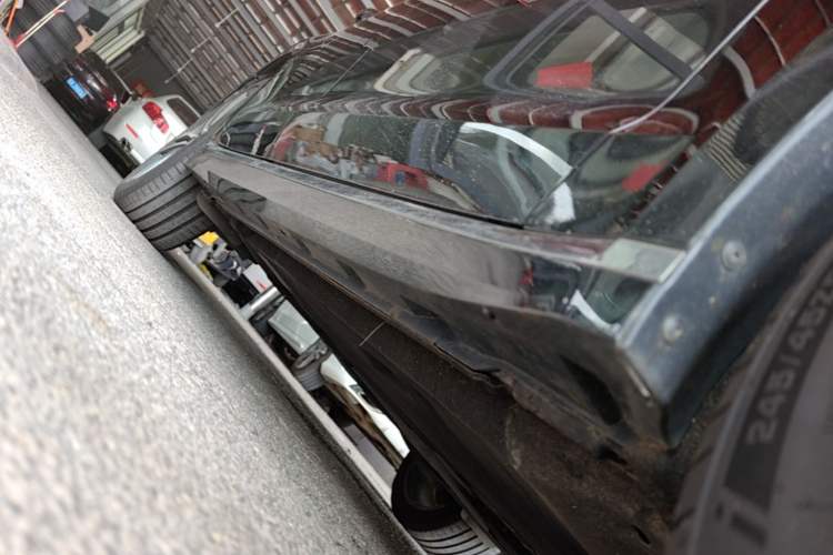 Used Volkswagen Phideon 2021 380TSI Luxury Edition Right Side Sill