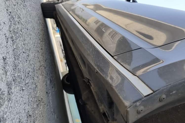 Used Volkswagen Phideon 2021 380TSI Luxury Edition Right Side Sill