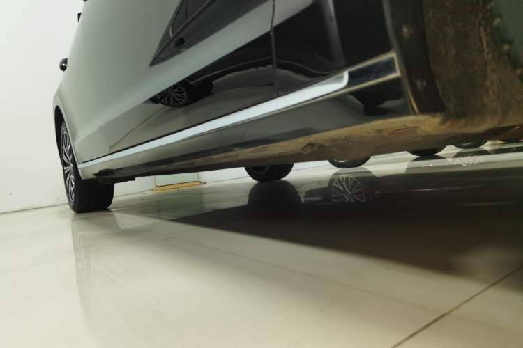 Used Volkswagen Phideon 2021 380TSI Luxury Edition Right Side Sill