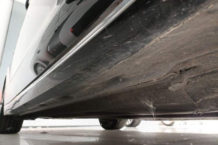 Used Volkswagen Phideon 2021 380TSI Prestige Edition Right Side Sill