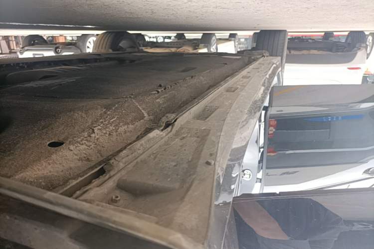 Used Volkswagen Phideon 2021 380TSI Luxury Edition Right Side Sill