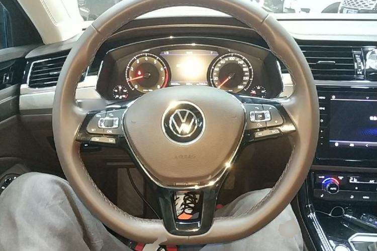 Used Volkswagen Phideon 2021 380TSI Luxury Edition Steering Wheel