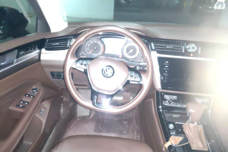 Used Volkswagen Phideon 2021 380TSI Luxury Edition Steering Wheel