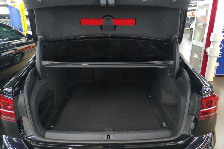 Used Volkswagen Phideon 2021 380TSI Luxury Edition Trunk