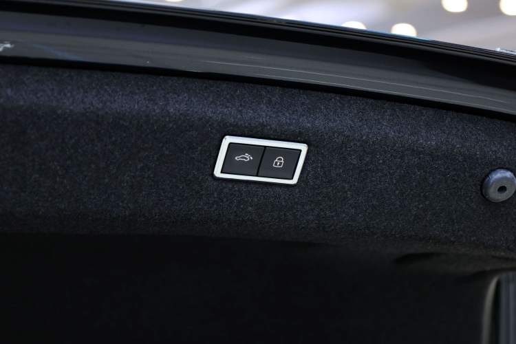 Used Volkswagen Phideon 2021 380TSI Prestige Edition Trunk