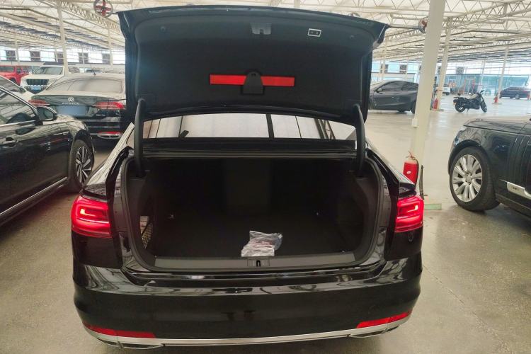 Used Volkswagen Phideon 2021 380TSI Prestige Edition Trunk