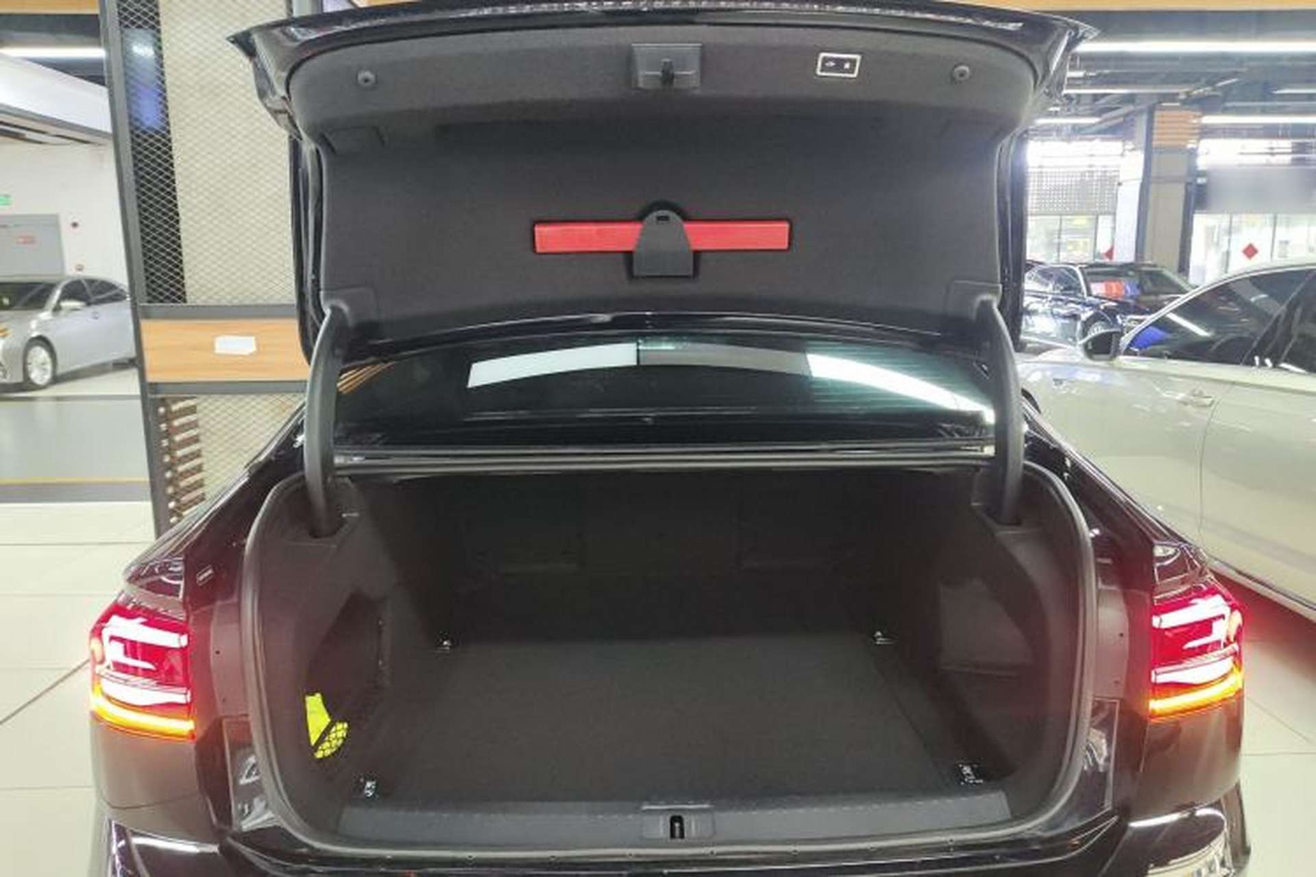 Used Volkswagen Phideon 2021 380TSI Luxury Edition Trunk