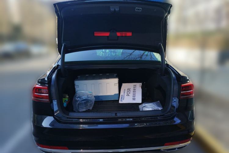 Used Volkswagen Phideon 2021 380TSI Luxury Edition Trunk