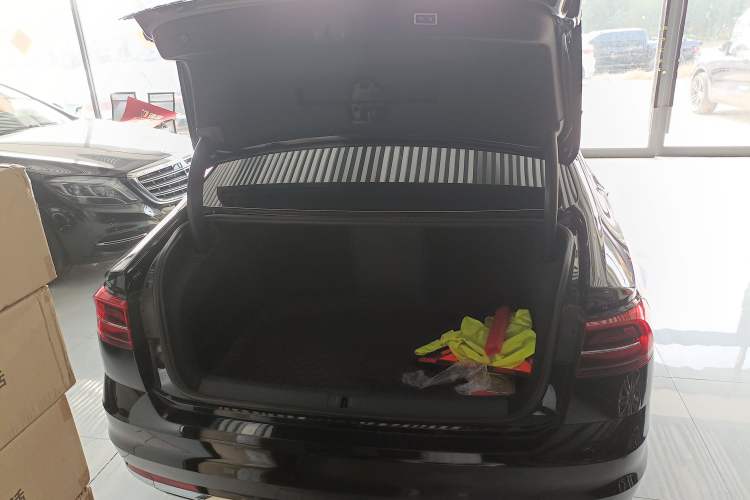 Used Volkswagen Phideon 2021 380TSI Prestige Edition Trunk