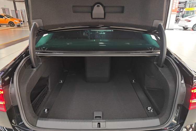 Used Volkswagen Phideon 2021 380TSI Prestige Edition Trunk