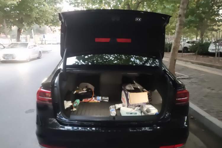 Used Volkswagen Phideon 2021 380TSI Prestige Edition Trunk