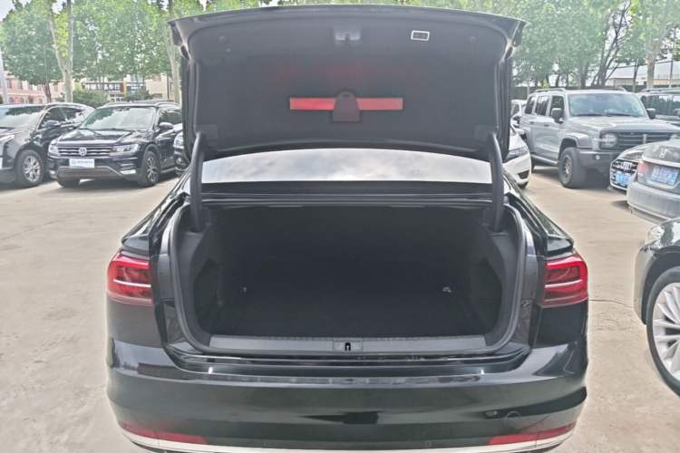 Used Volkswagen Phideon 2021 380TSI Luxury Edition Trunk