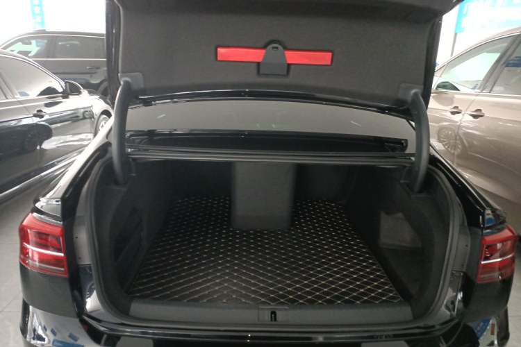 Used Volkswagen Phideon 2021 380TSI Prestige Edition Trunk
