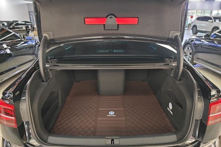 Used Volkswagen Phideon 2021 380TSI Prestige Edition Trunk