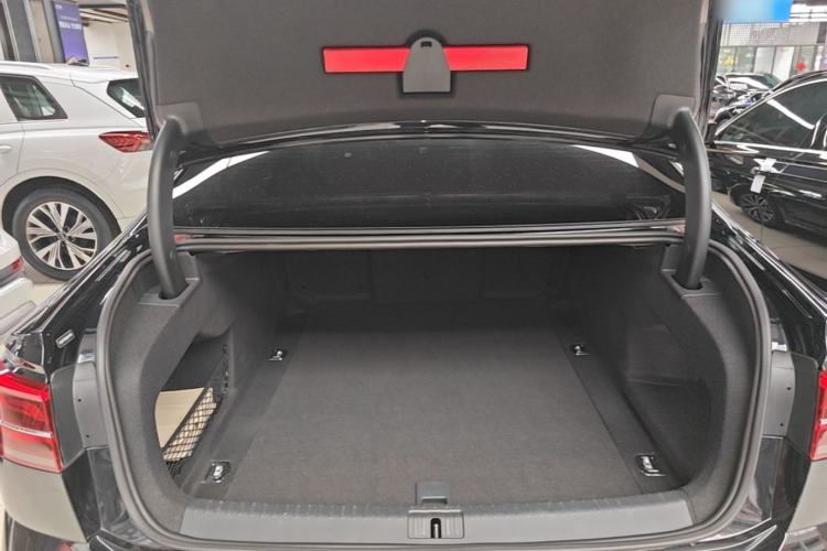 Used Volkswagen Phideon 2021 380TSI Luxury Edition Trunk