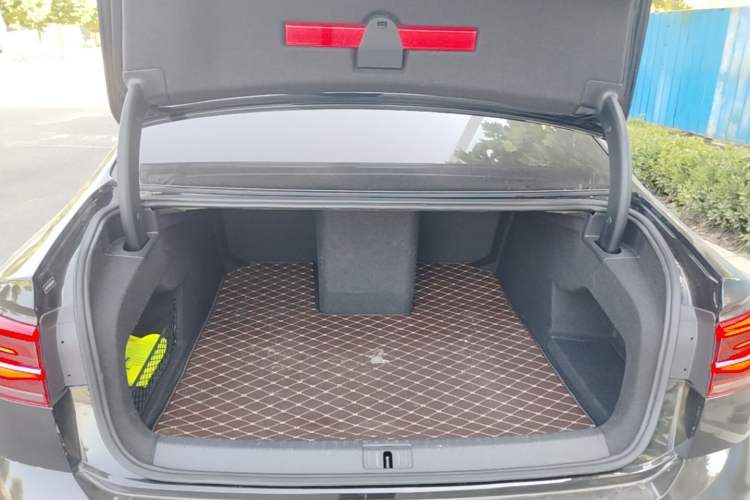 Used Volkswagen Phideon 2021 380TSI Prestige Edition Trunk