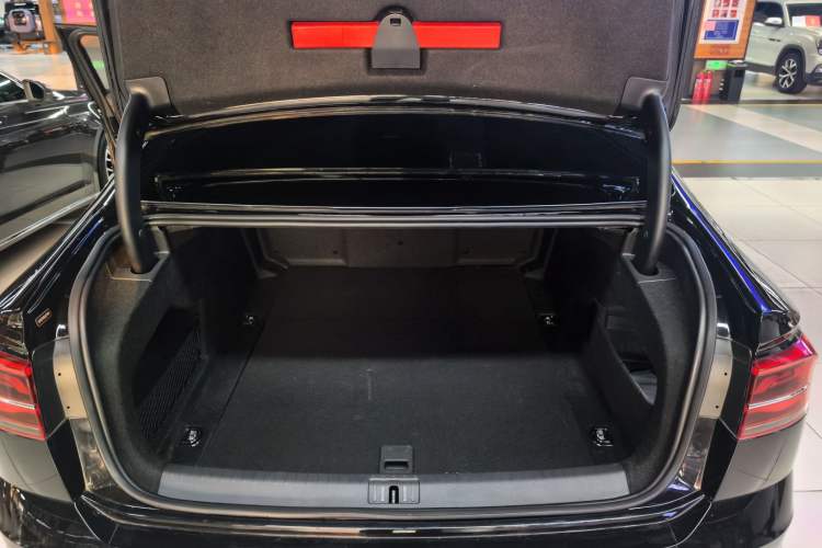 Used Volkswagen Phideon 2021 380TSI Luxury Edition Trunk