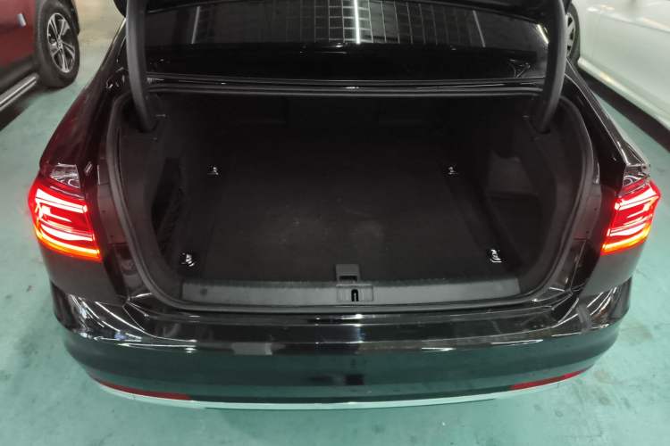 Used Volkswagen Phideon 2021 380TSI Luxury Edition Trunk