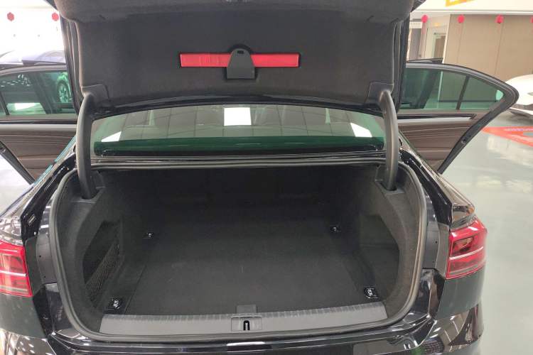 Used Volkswagen Phideon 2021 380TSI Luxury Edition Trunk