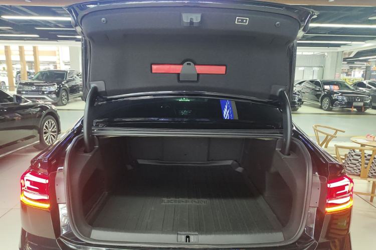 Used Volkswagen Phideon 2021 380TSI Luxury Edition Trunk