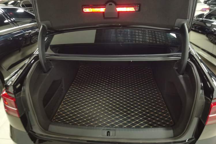 Used Volkswagen Phideon 2021 380TSI Luxury Edition Trunk