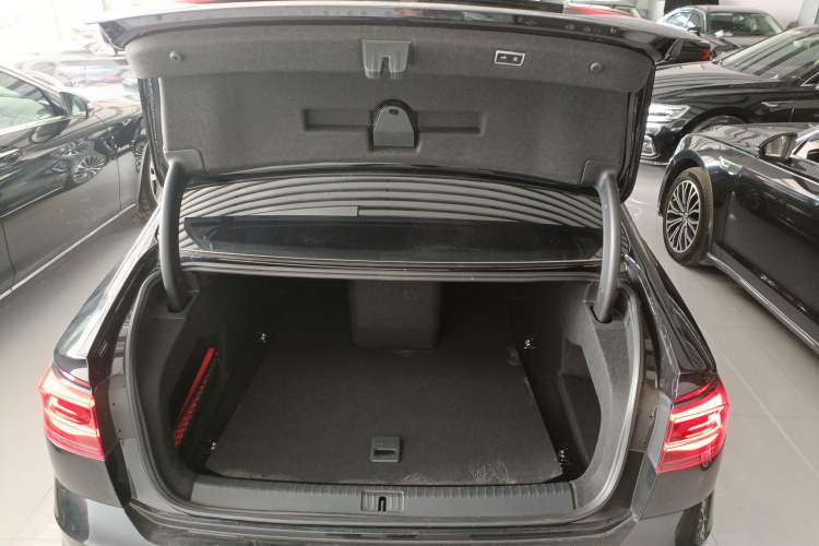 Used Volkswagen Phideon 2021 380TSI Prestige Edition Trunk