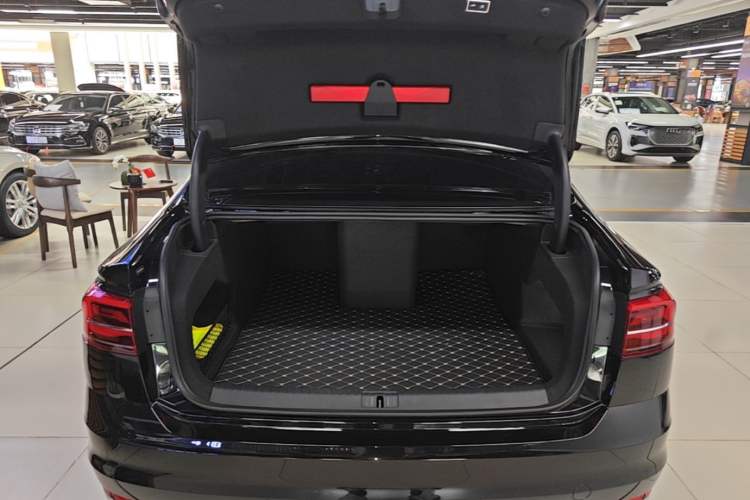 Used Volkswagen Phideon 2021 380TSI Prestige Edition Trunk