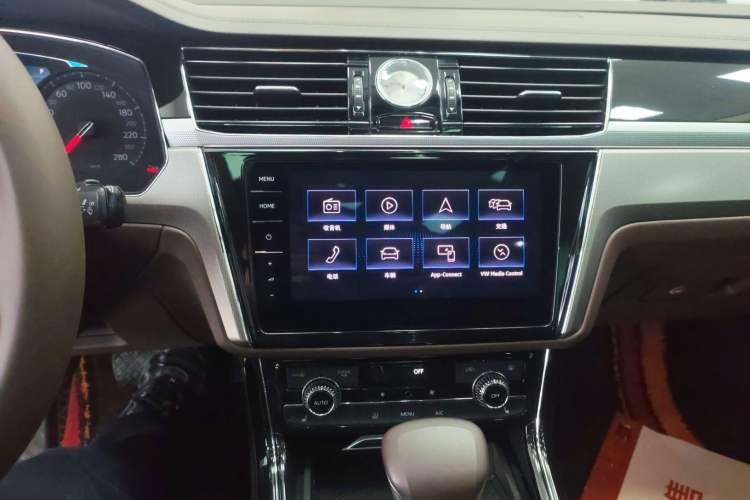 Used Volkswagen Phideon 2021 380TSI Luxury Edition Audio And AC Panel