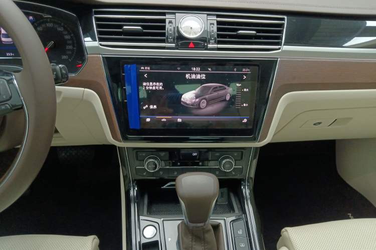 Used Volkswagen Phideon 2021 380TSI Prestige Edition Audio And AC Panel