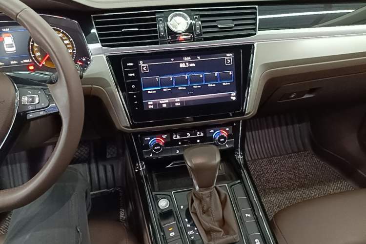 Used Volkswagen Phideon 2021 380TSI Luxury Edition Audio And AC Panel