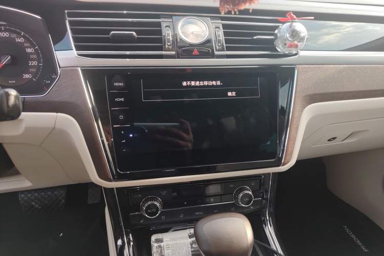 Used Volkswagen Phideon 2021 380TSI Prestige Edition Audio And AC Panel