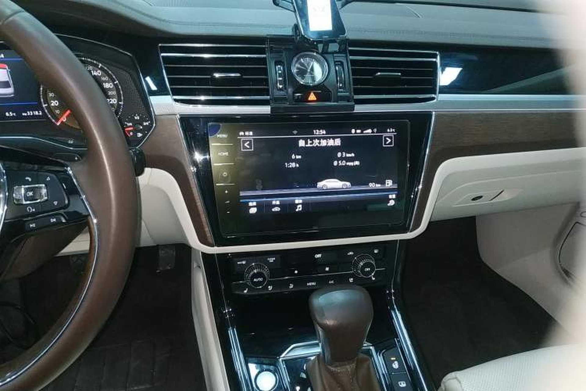 Used Volkswagen Phideon 2021 380TSI Prestige Edition Audio And AC Panel
