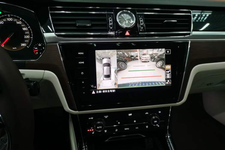 Used Volkswagen Phideon 2021 380TSI Prestige Edition Audio And AC Panel