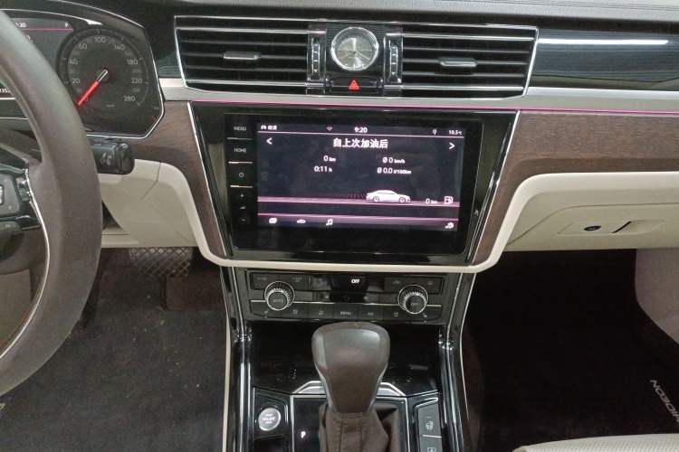 Used Volkswagen Phideon 2021 380TSI Prestige Edition Audio And AC Panel