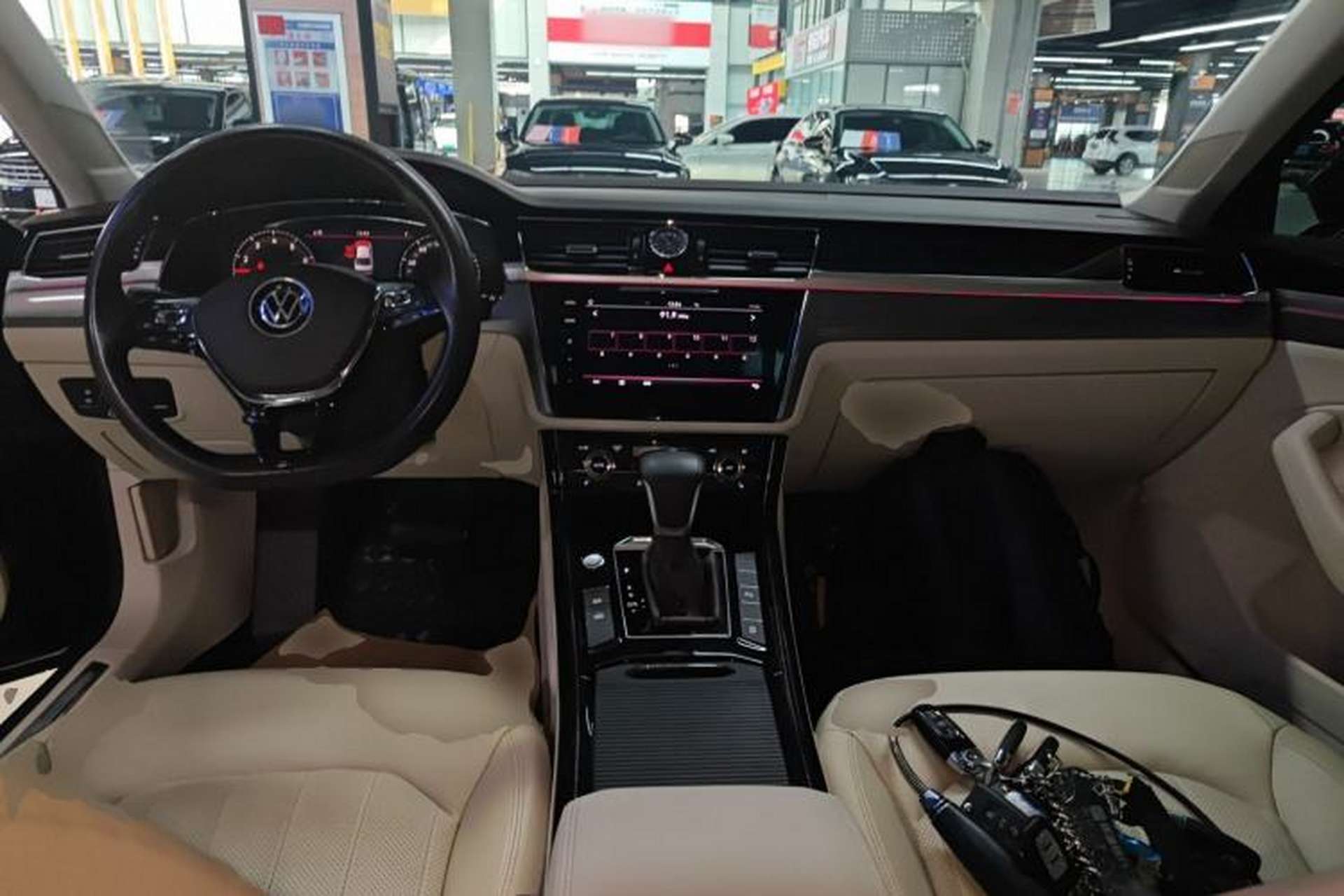Used Volkswagen Phideon 2021 380TSI Luxury Edition Center Console