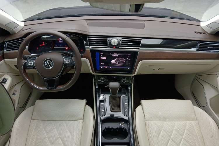 Used Volkswagen Phideon 2021 380TSI Prestige Edition Center Console