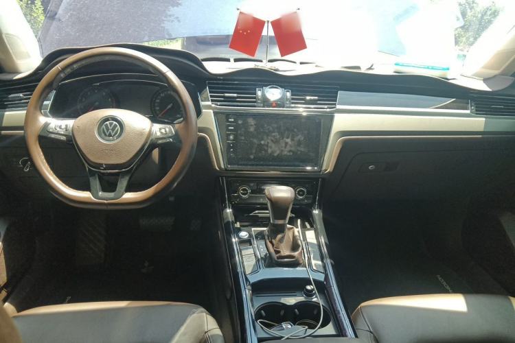 Used Volkswagen Phideon 2021 380TSI Luxury Edition Center Console