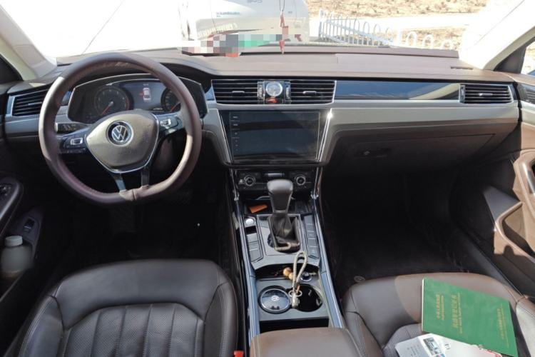 Used Volkswagen Phideon 2021 380TSI Luxury Edition Center Console