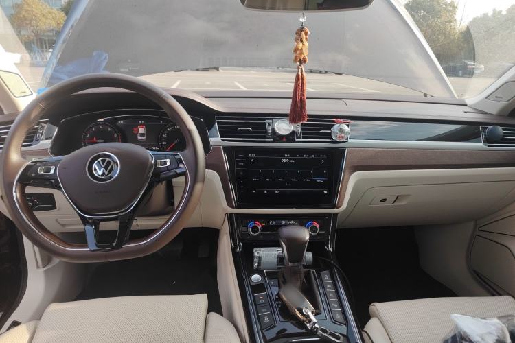 Used Volkswagen Phideon 2021 380TSI Prestige Edition Center Console