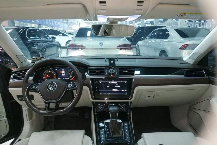 Used Volkswagen Phideon 2021 380TSI Prestige Edition Center Console
