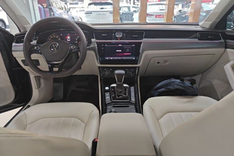 Used Volkswagen Phideon 2021 380TSI Luxury Edition Center Console