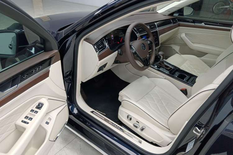 Used Volkswagen Phideon 2021 380TSI Prestige Edition Driver Seat