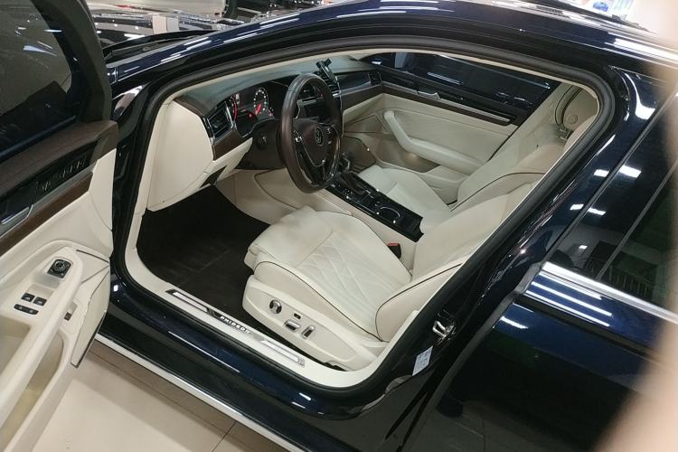 Used Volkswagen Phideon 2021 380TSI Prestige Edition Driver Seat